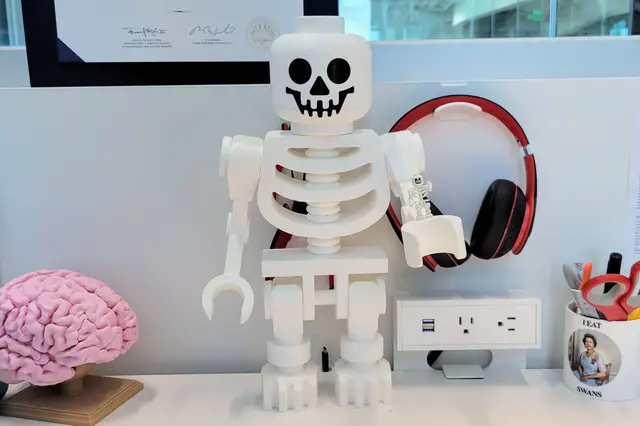 Mega Brick Skeleton (10:1 scale) — modelo 3D