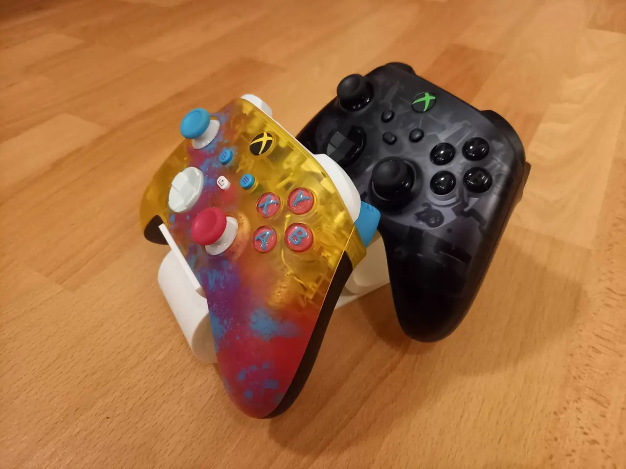 Dual Xbox controller holder / stand — modelo 3D
