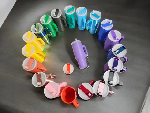 Tumbler Keychain with screw off lid (no AMS reqd) — modelo 3D