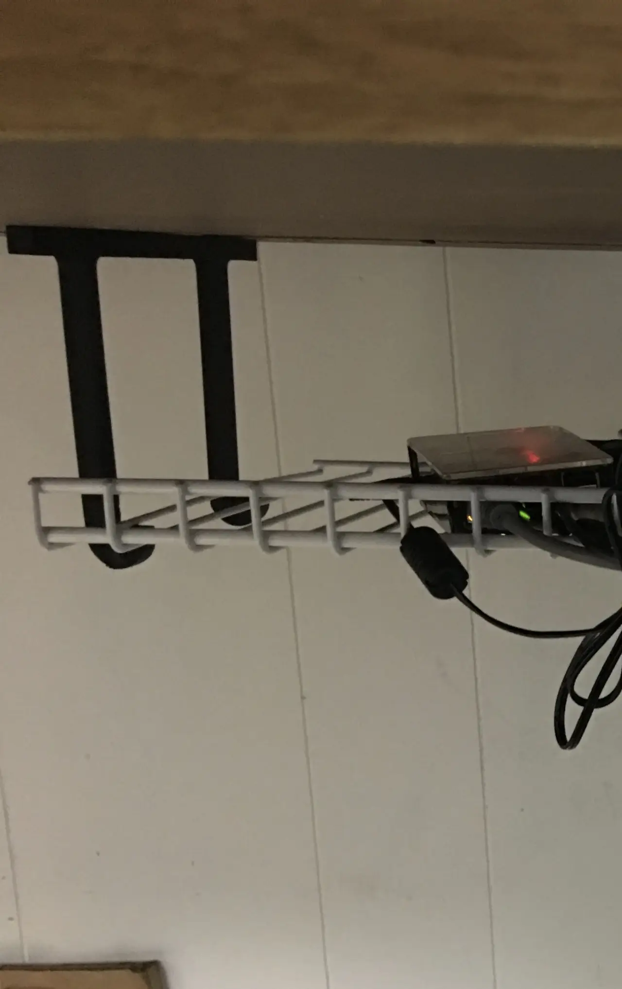 Under-Table Hooks for Rubbermaid Shelf — modelo 3D