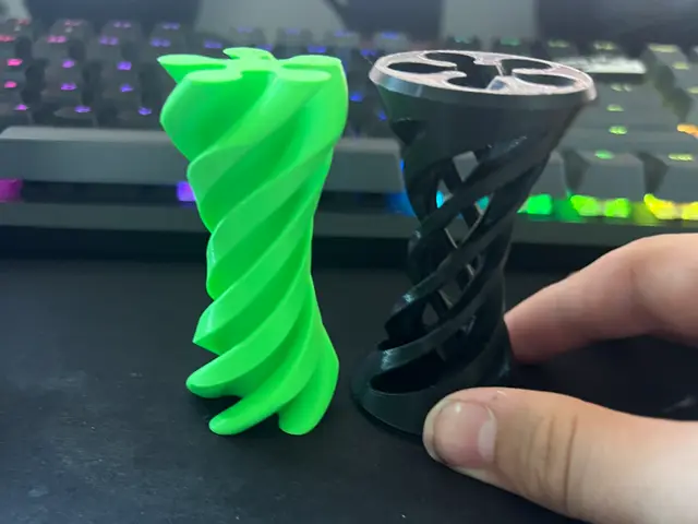 Hourglass shapes passthrough fidget — modelo 3D