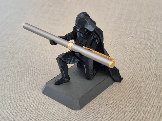 LowPoly Darth Vader Pen Holder — modelo 3D