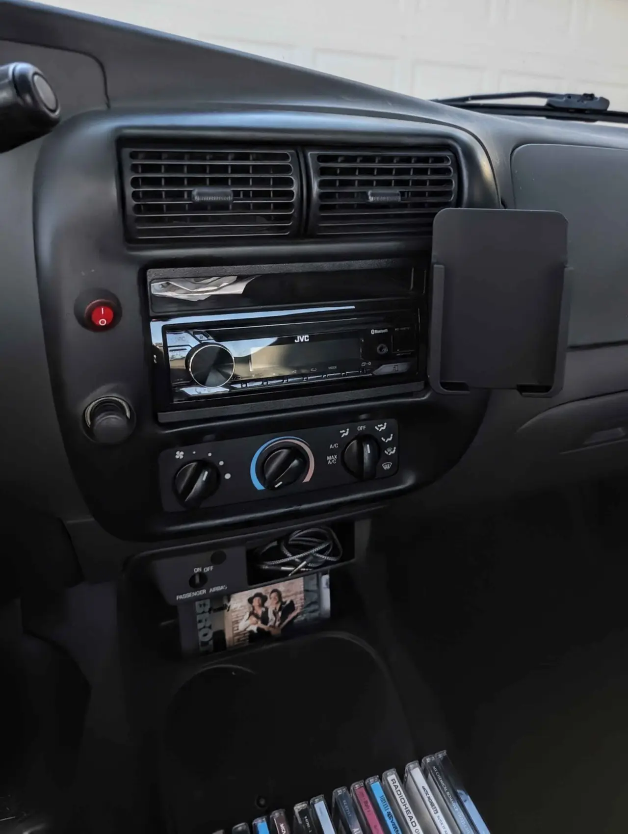 Ford Ranger 12v Port Phone Holder — modelo 3D