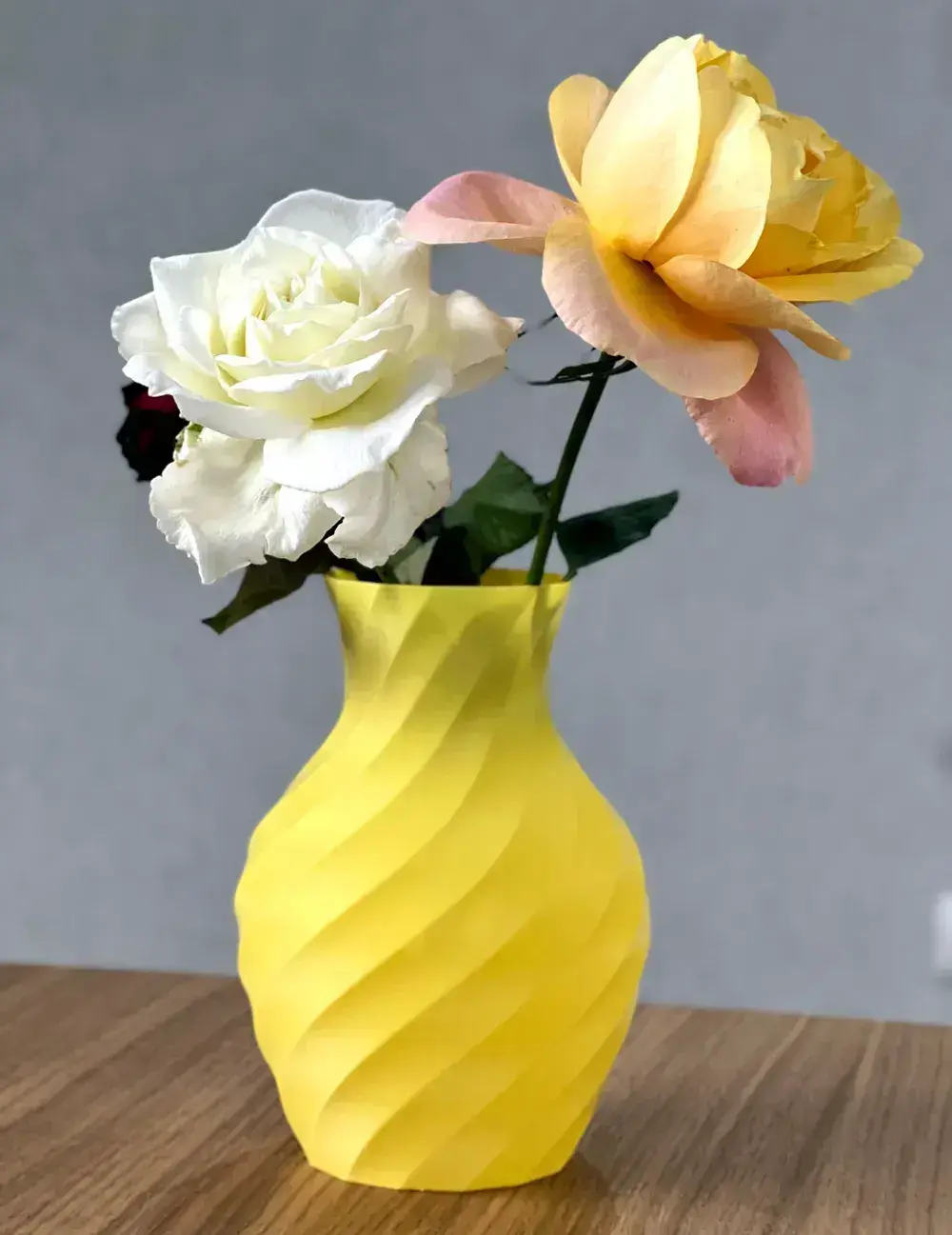 Vase polygone torsadé — modelo 3D