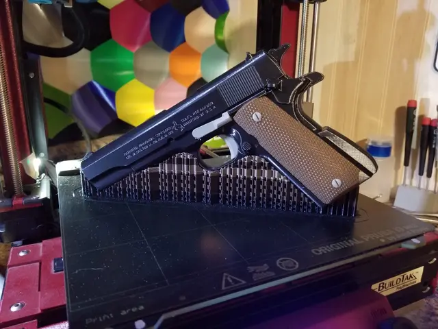 Prop gun- Colt 1911 - Multicolor — modelo 3D