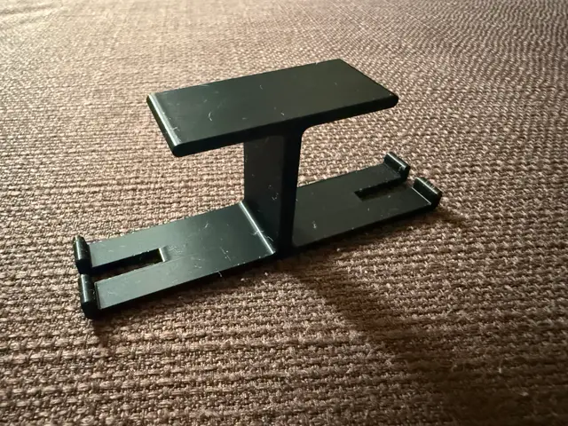 Headset holder under desk — modelo 3D