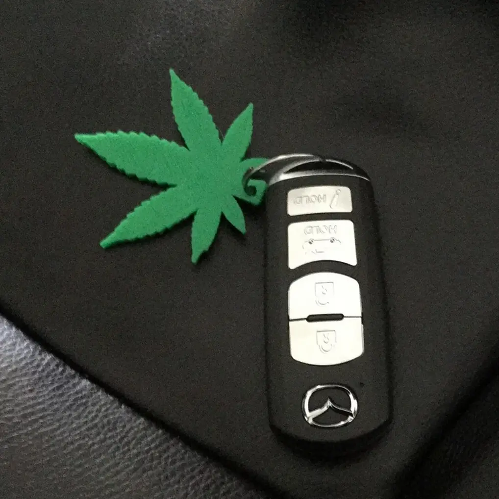 Cannabis Leaf Keychain — modelo 3D