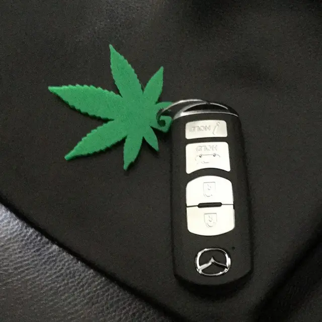 Cannabis Leaf Keychain — modelo 3D