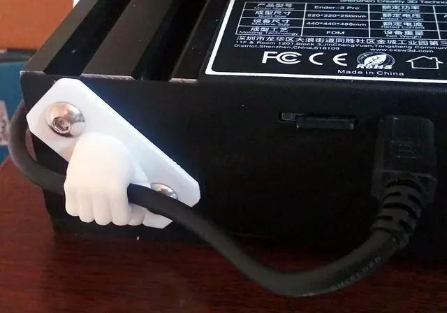 USB Cable Holder Fist for Ender 3 Extruded Frame — modelo 3D