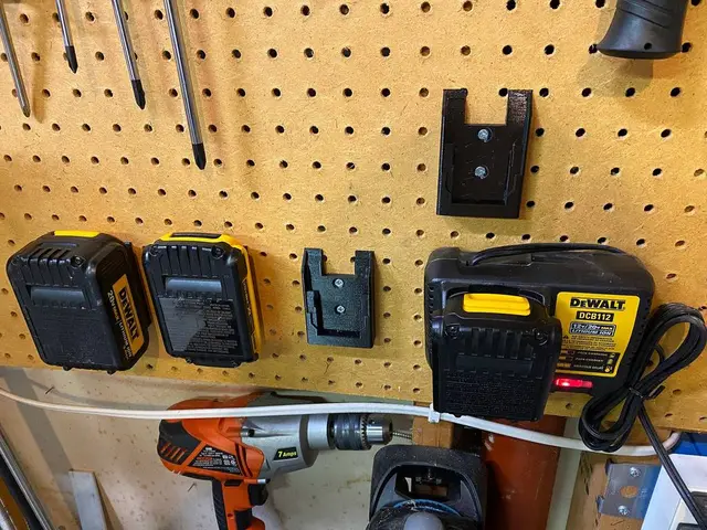 Dewalt Battery Hanger — modelo 3D