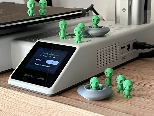 Little Alien Visitors — modelo 3D