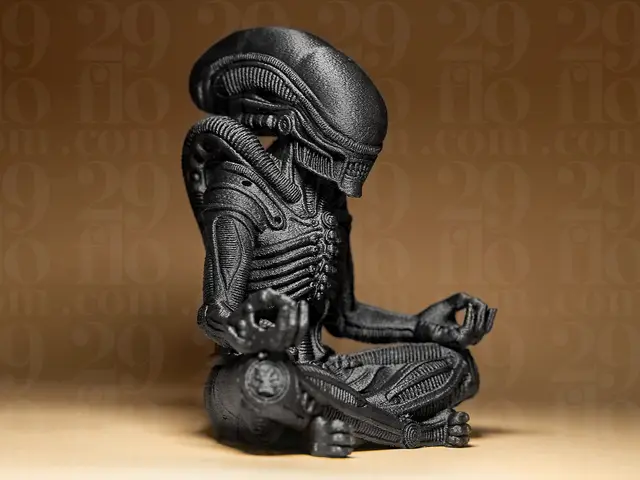 Meditating Xenomorph Figurine — modelo 3D