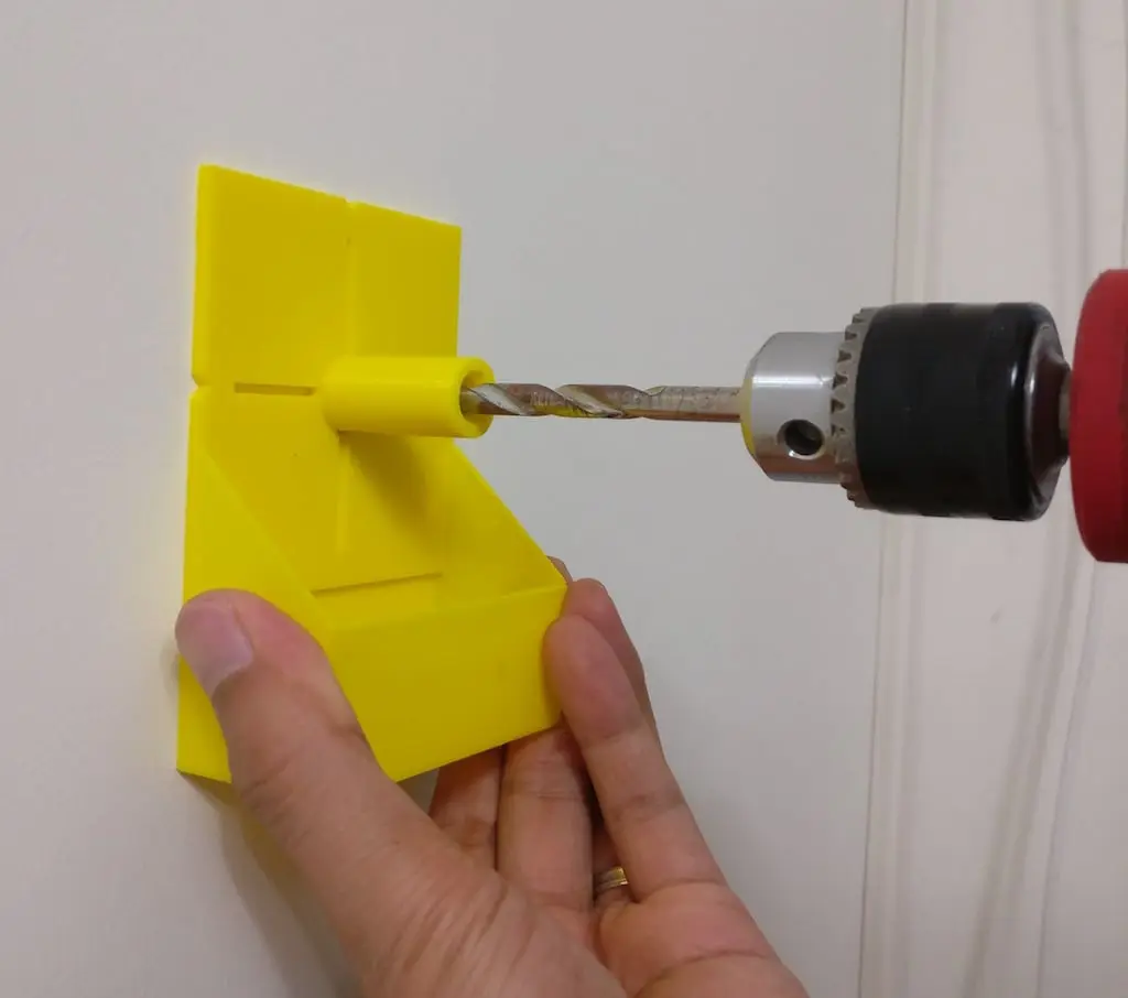 Drilling guide and drill dust collector for wall drilling — modelo 3D