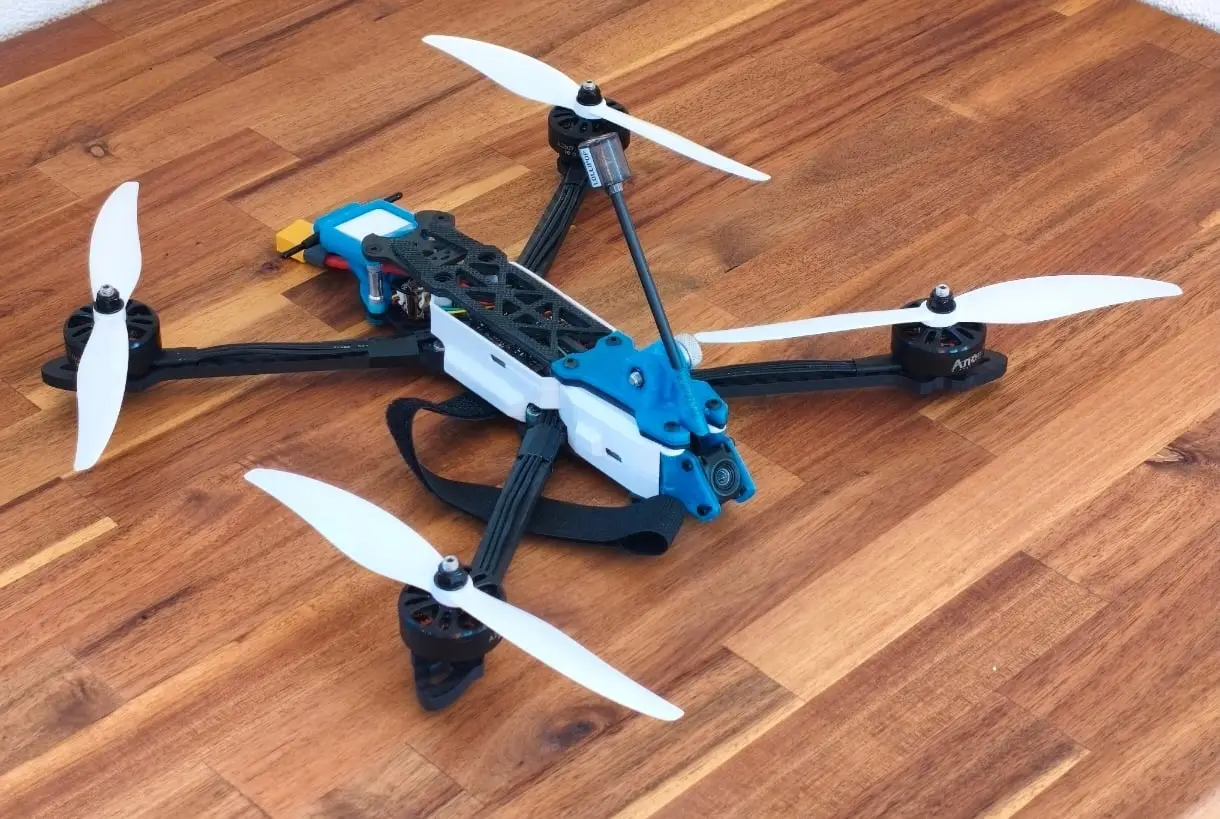 Cover for fpv drone frame MARK4 7" — modelo 3D
