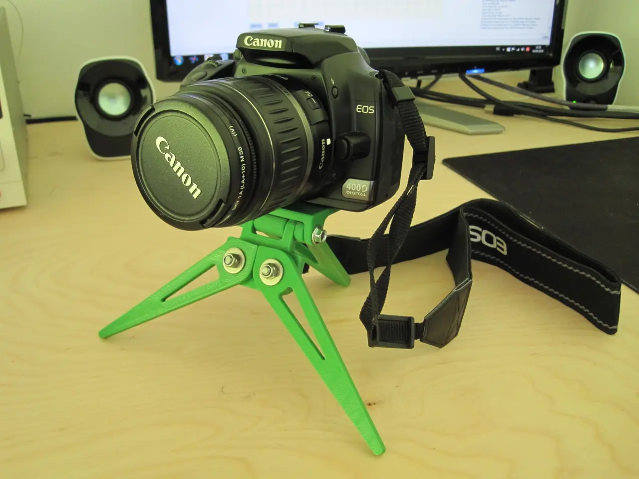 Compact Camera Tripod - foldable — modelo 3D