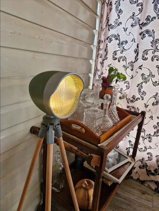 Vintage style Spot light desk lamp — modelo 3D