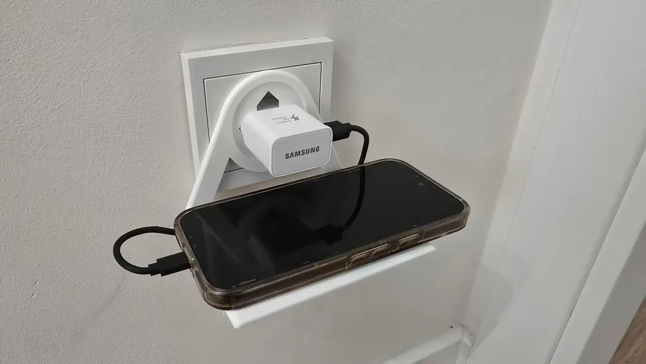 Mobile phone holder plugged into a European socket — modelo 3D