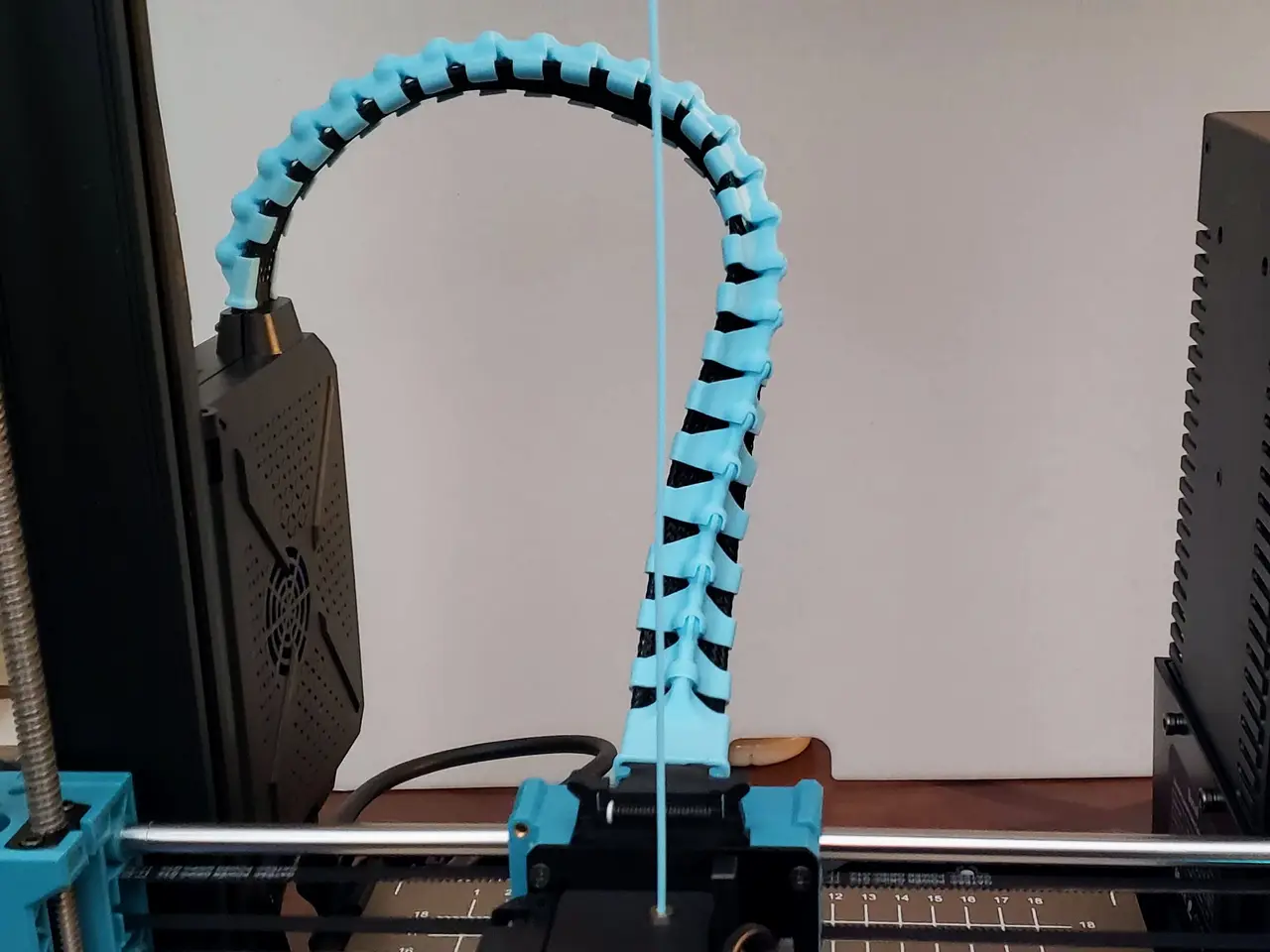 Cable Chain ( SPINE ) for SOVOL SV06 3d printer extruder cable — modelo 3D