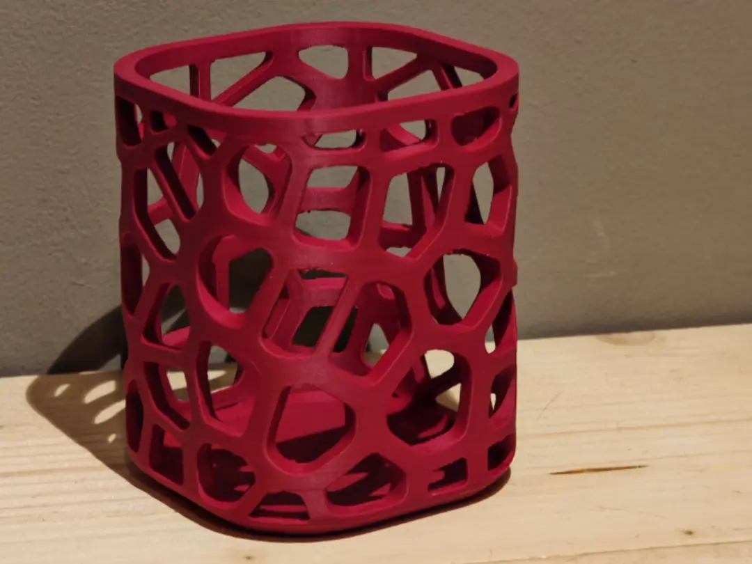 Portapenne voronoi base quadrata — modelo 3D