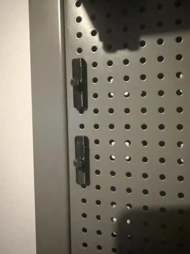 Screw Bracket for hardhead pegboard — modelo 3D