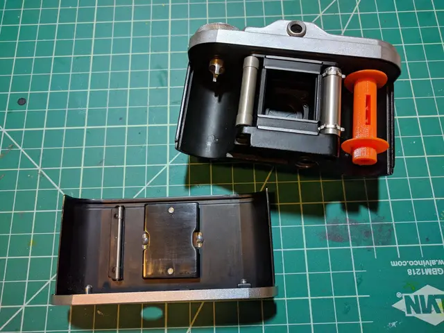 TAXONA 35mm film spool — modelo 3D