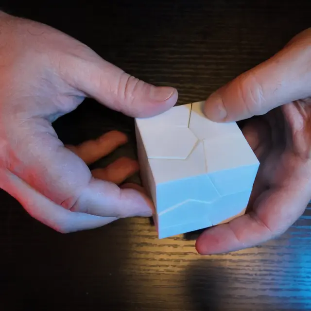 Fragmented Cube 3D Puzzle with Magnets — modelo 3D
