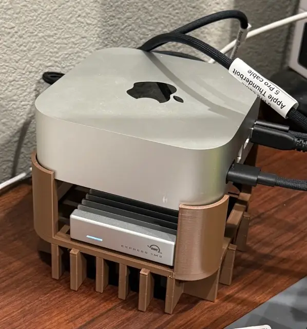Mac Mini M4 Stand with room underneath (SSD etc.) - Fusion360 design included — modelo 3D