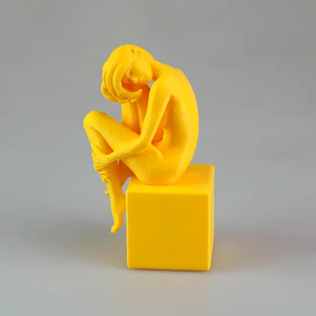 GIRL ON BOX — modelo 3D