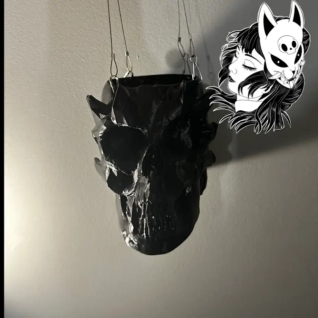 KG Customs & Creations Hanging Monster Skull Planter / Skull Pot / Built in drip tray — modelo 3D