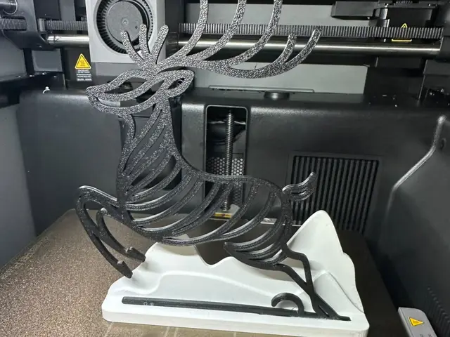 Rentier Weihnachtsdekoration mit Sockel — modelo 3D