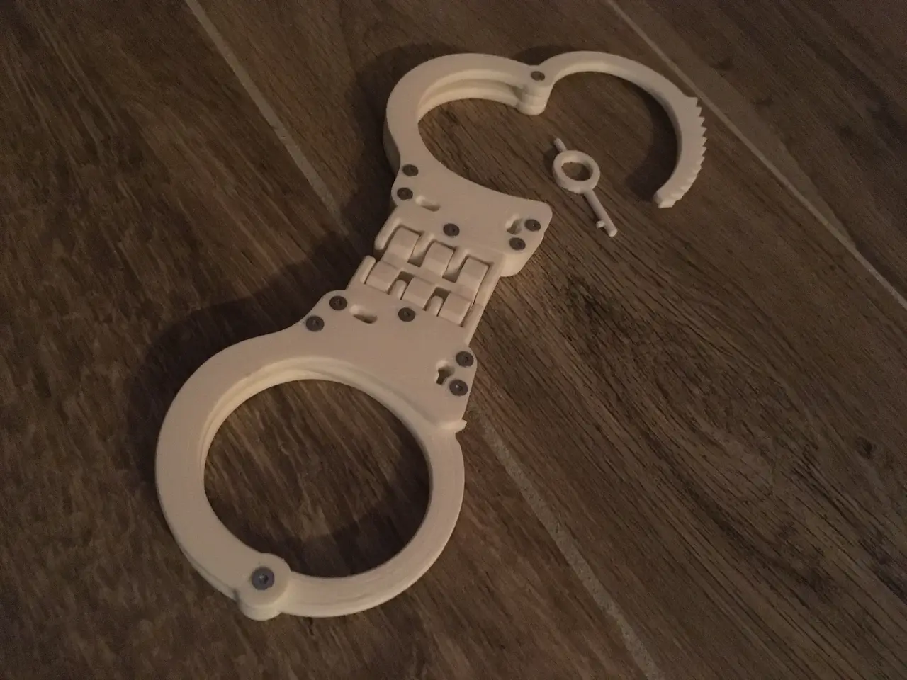 Hinged Handcuffs | Realistic — modelo 3D