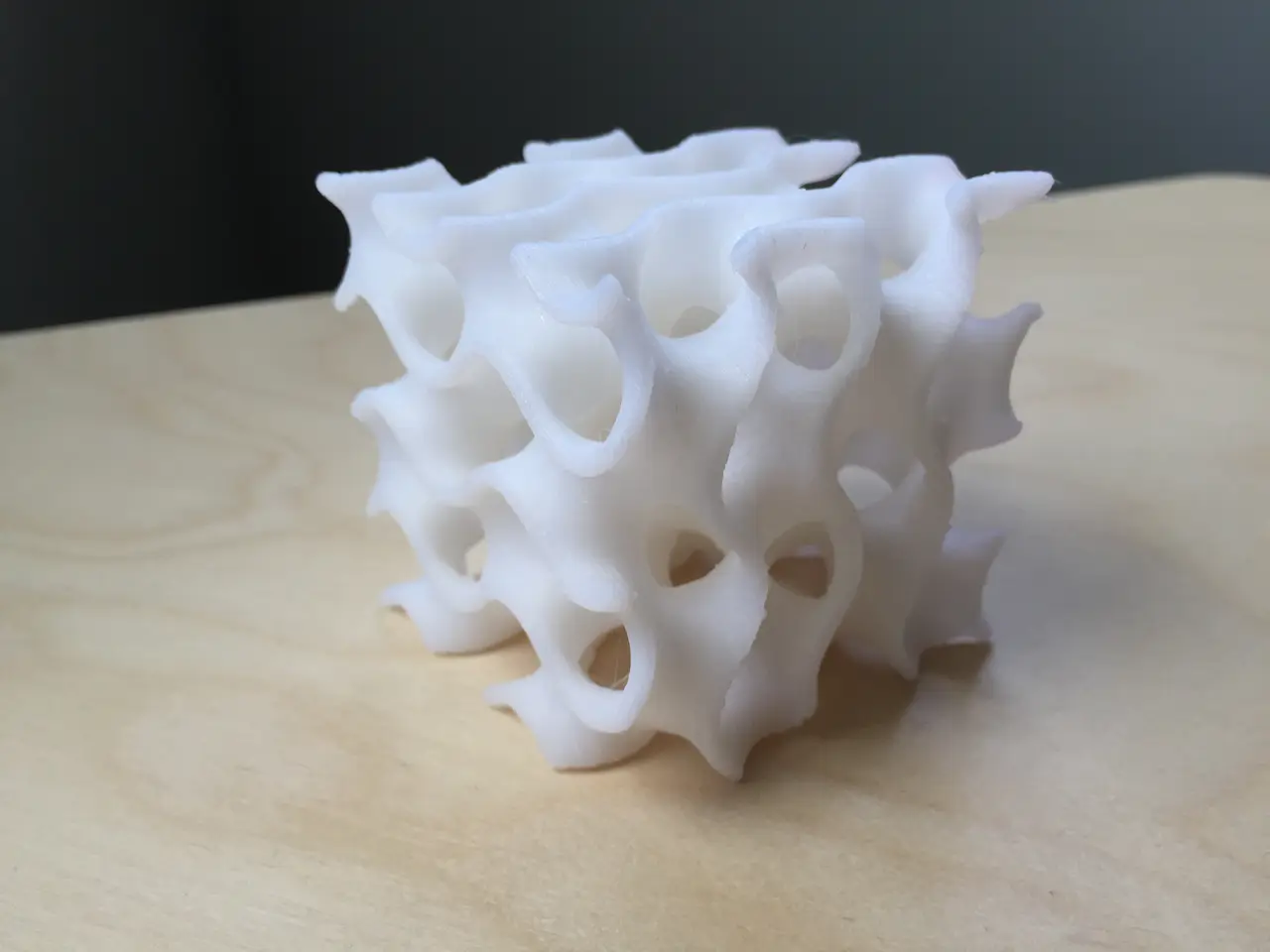 Gyroid Cube — modelo 3D
