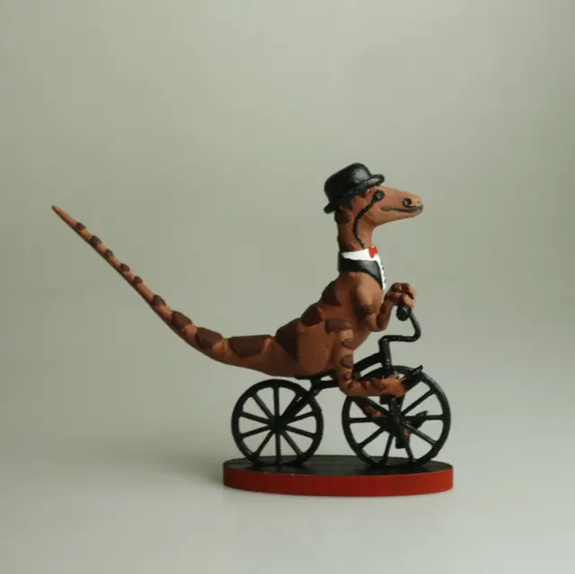 Gentleman Raptor Riding a Bike — modelo 3D