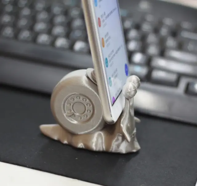 One Piece snail phone stand — modelo 3D