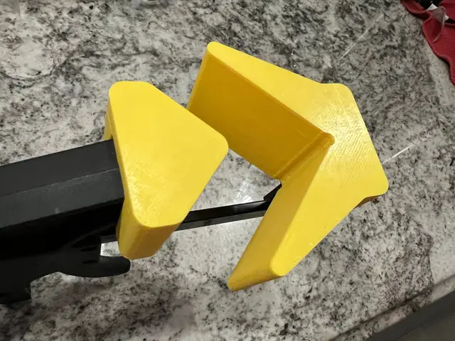 Corner Clamp Pads for Pittsburgh Ratchet Bar Clamp. — modelo 3D