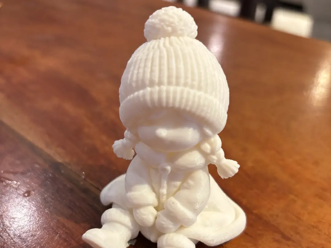 Sitzendes Wintermädchen — modelo 3D