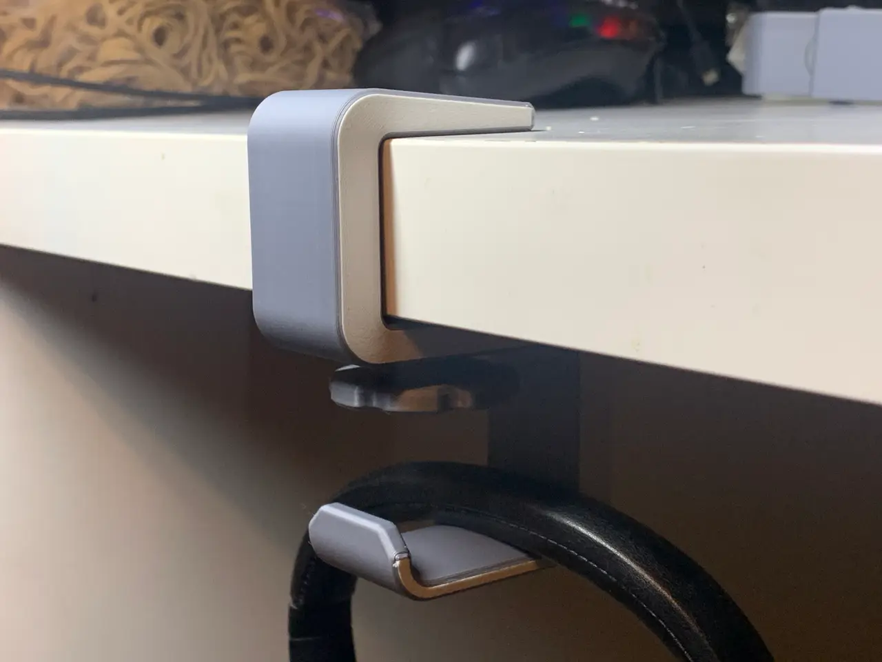 Headphones Hanger - Under Desk Mount with Screw Clamp — modelo 3D