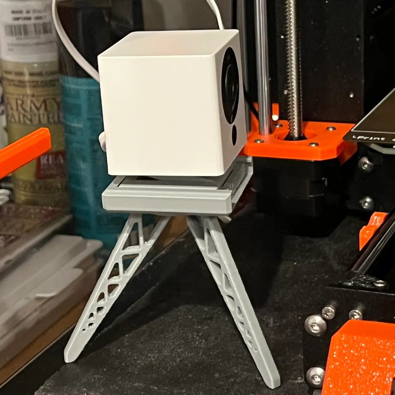 Simple tripod stand for Wyze Camera (v2) — modelo 3D