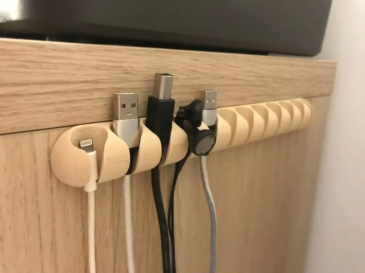 Cable hanger (universal cable organizer/ USB cable management) — modelo 3D
