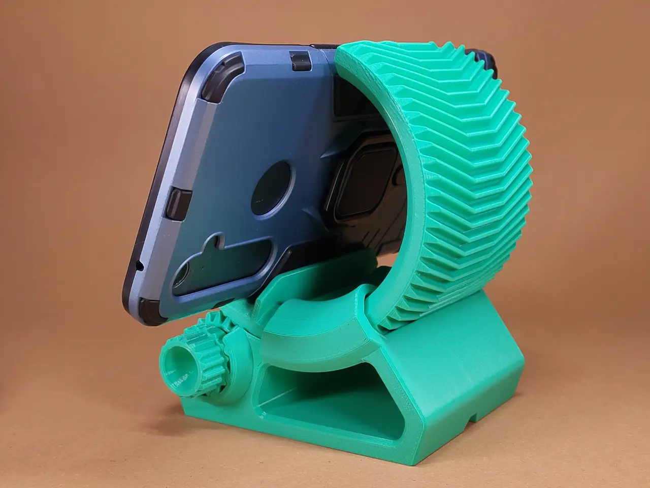 Geared Phone stand 2 — modelo 3D