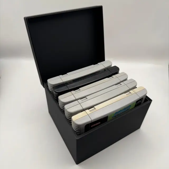 SNES/Super Famicon Cartridge Storage Box with Hinged Lid — modelo 3D
