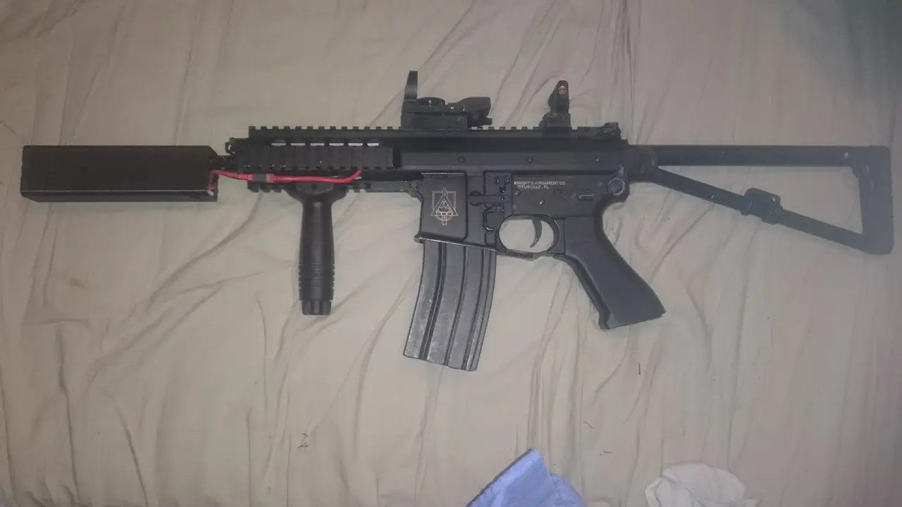 Airsoft Supressor with Battery storage. — modelo 3D