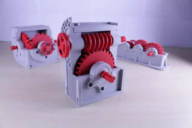 Industrial Worm Gearbox / Gear Reducer (Cutaway version) — modelo 3D