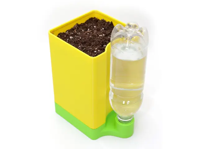 Self Watering Pot/Planter (Parametric) — modelo 3D