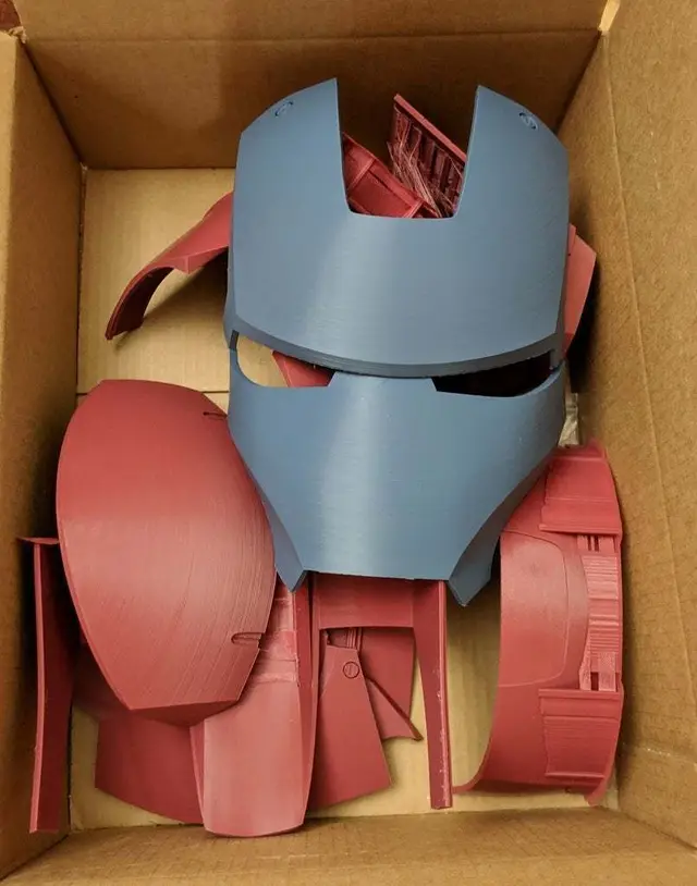 Iron Man Mark III Helmet Separated and Oriented — modelo 3D