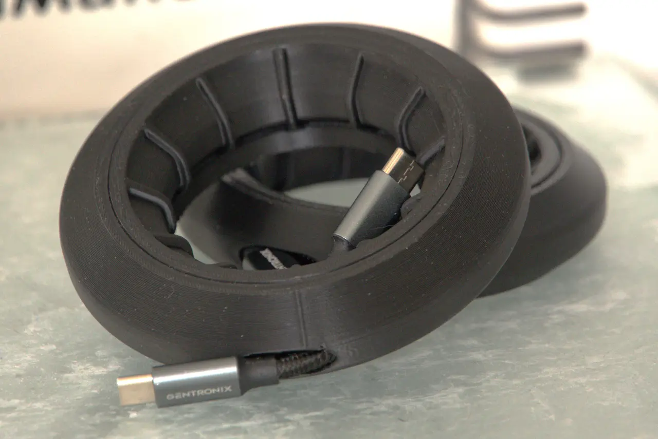 Next Gen USB (and more) Cable Winder / Organizer (Print-in-Place, Multiple Sizes, Stackable) — modelo 3D