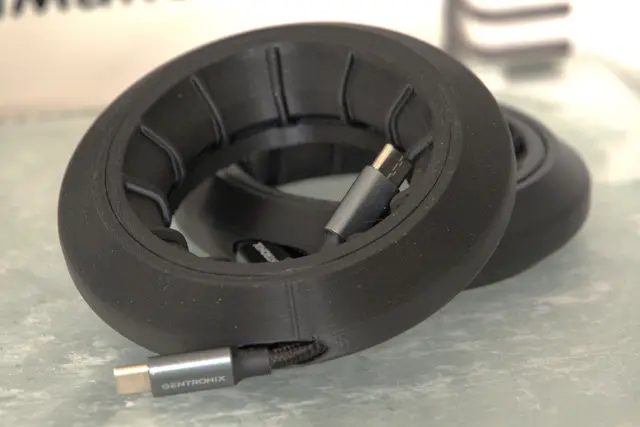 Next Gen USB (and more) Cable Winder / Organizer (Print-in-Place, Multiple Sizes, Stackable) — modelo 3D