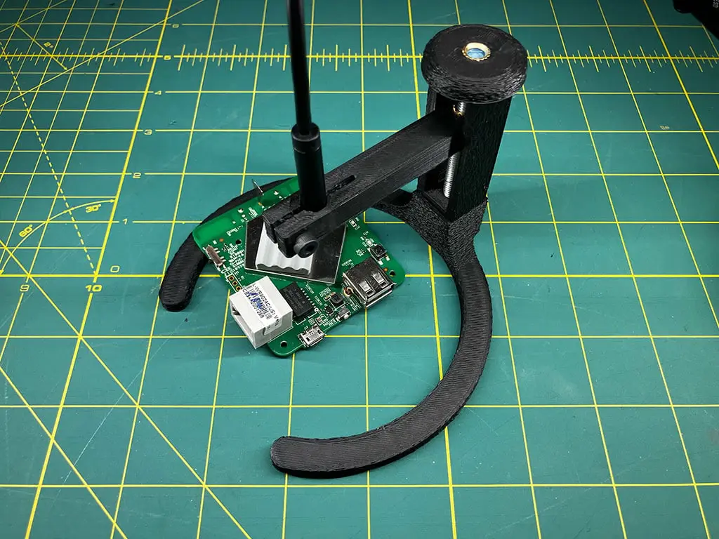 Adjustable stand for 7mm USB endoscope — modelo 3D