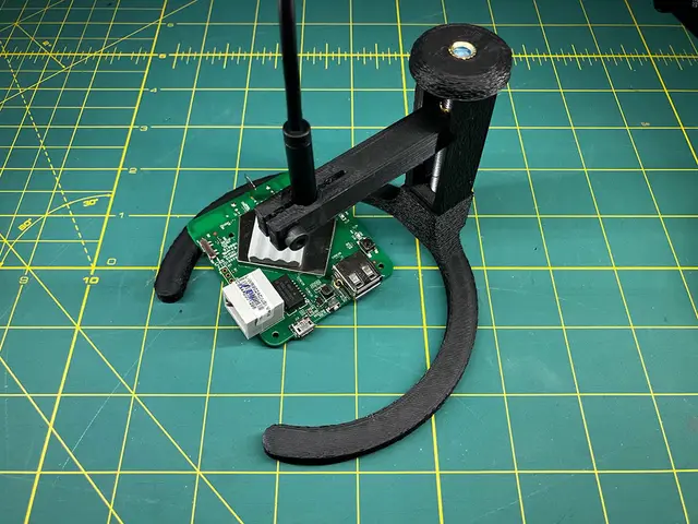 Adjustable stand for 7mm USB endoscope — modelo 3D