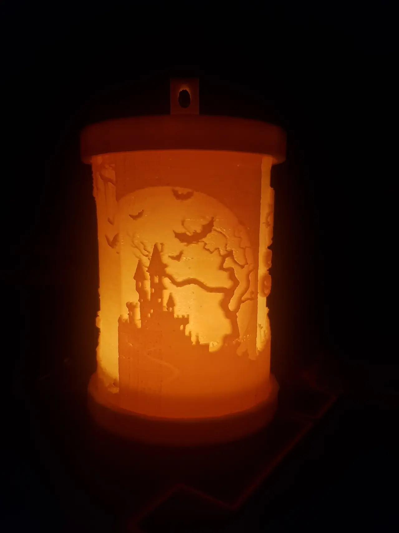 Halloween lantern or decoration on table — modelo 3D